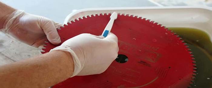 سه روش تمیز کردن تیغ اره و مته اورفرز